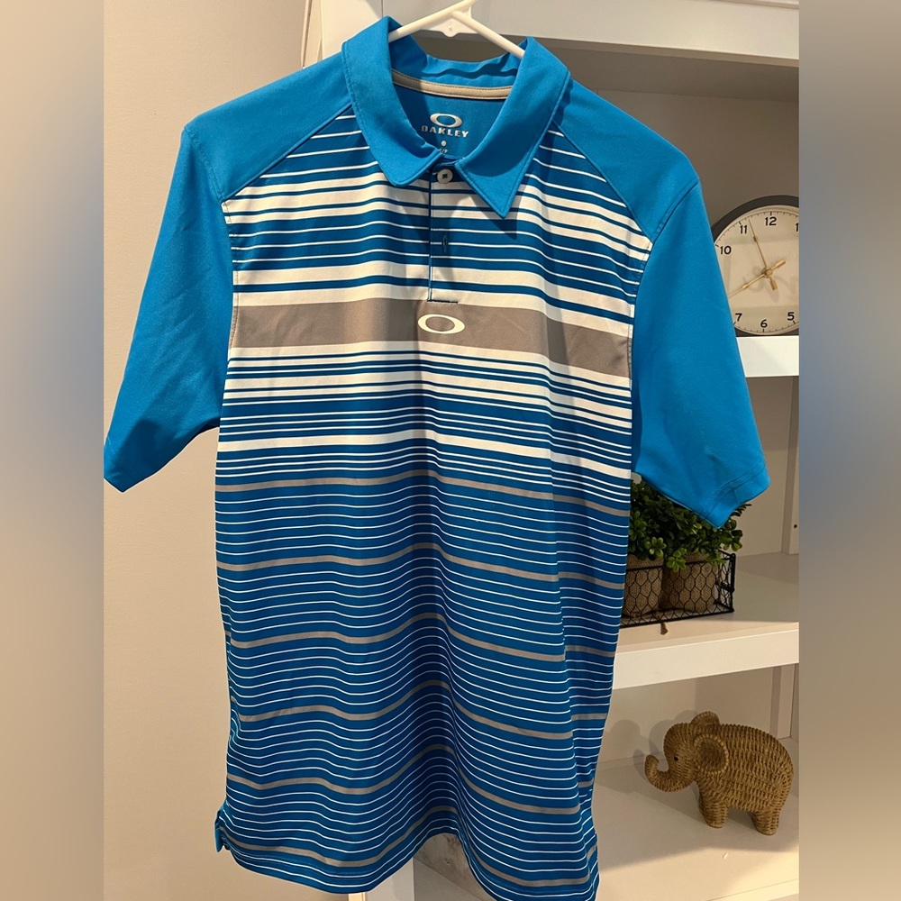 Men’s small Oakley shirt